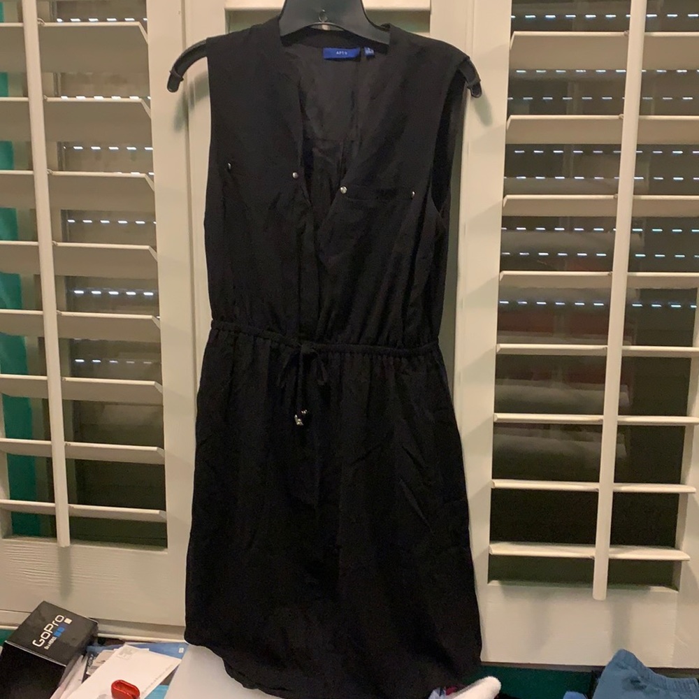 Black Sleeveless Dress: Casual